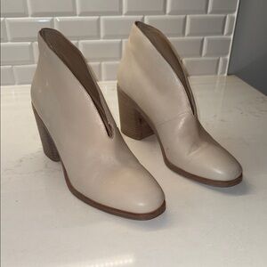 Pour La Victoire Cream Heeled Boots